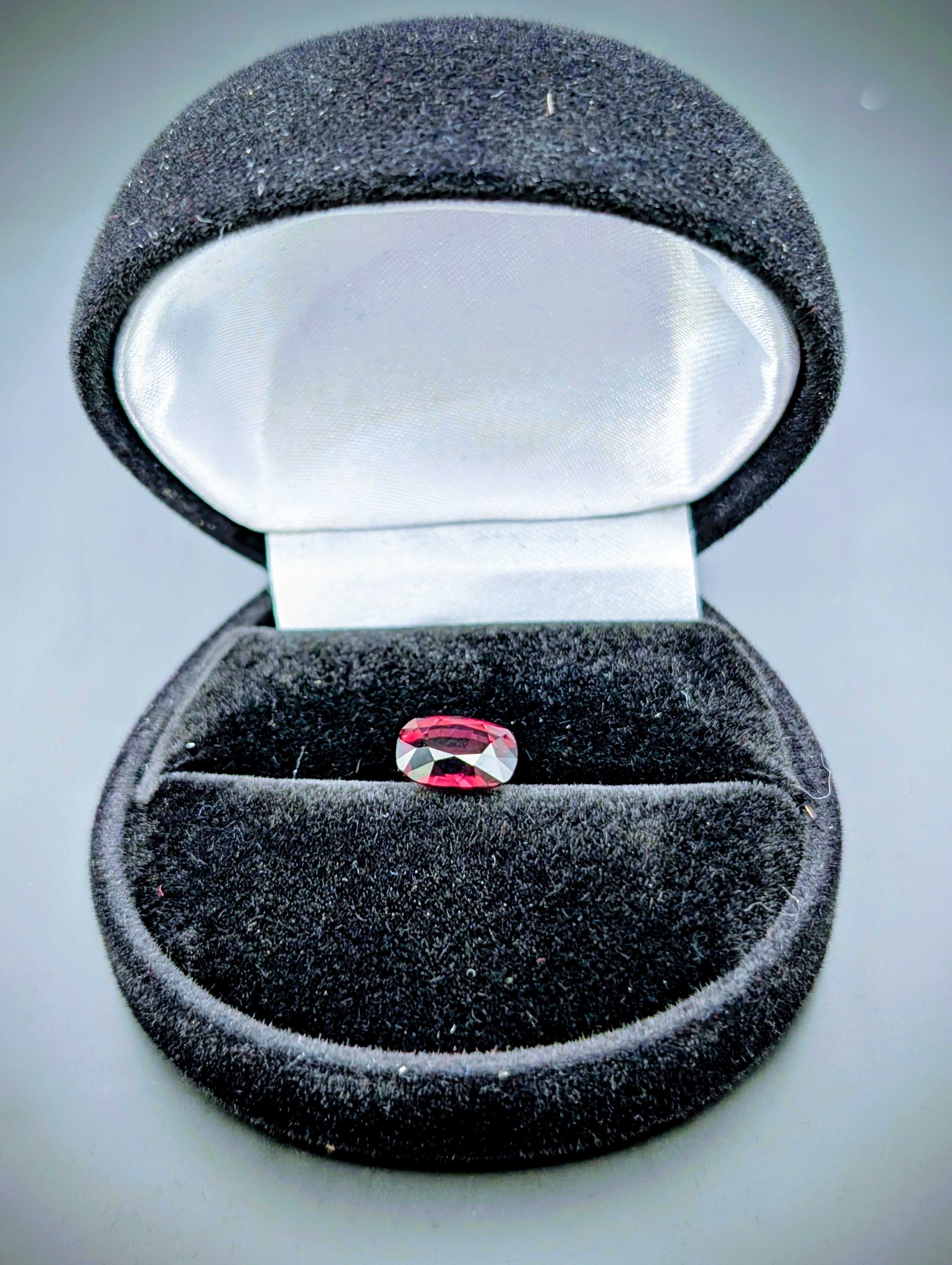 Spinelle Deep Purplish Pink 2.52 ct – Cushion – Certifié ALGT 04382961 – Naturel