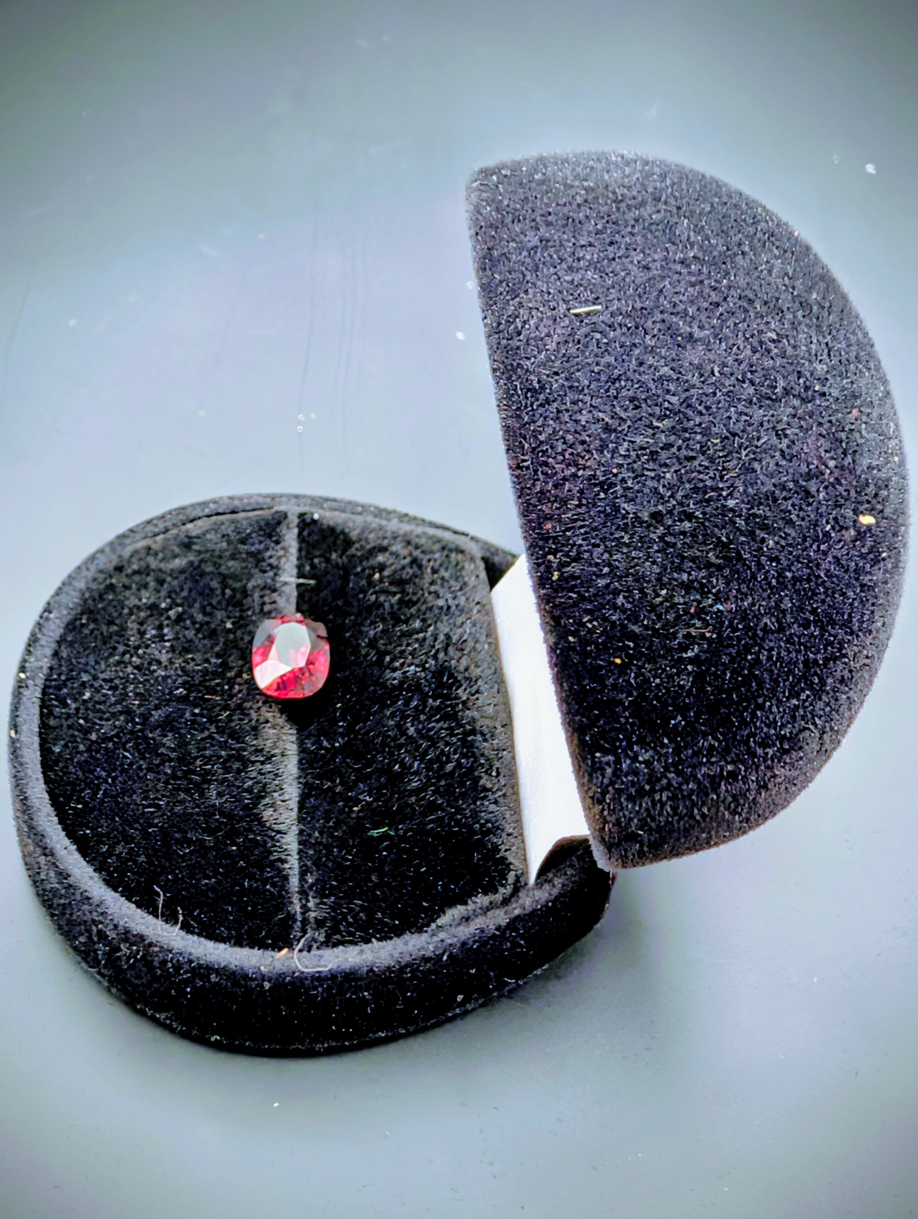 Spinelle Deep Purplish Pink 2.52 ct – Cushion – Certifié ALGT 04382961 – Naturel