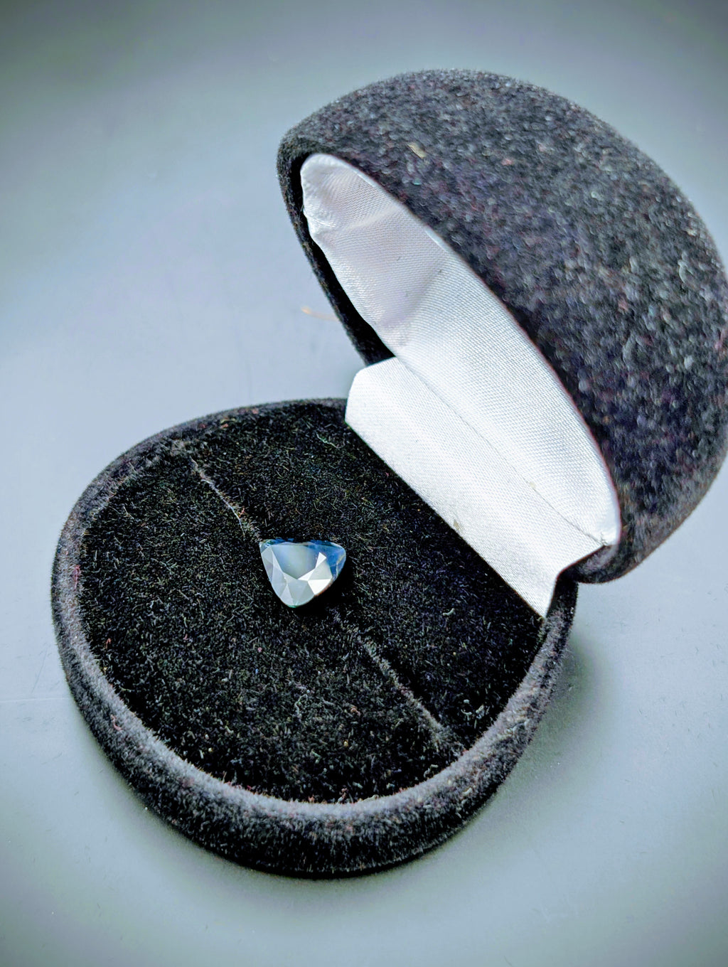 Saphir Deep Blue Poire 2,62 ct – Basaltic #1830013431 AN