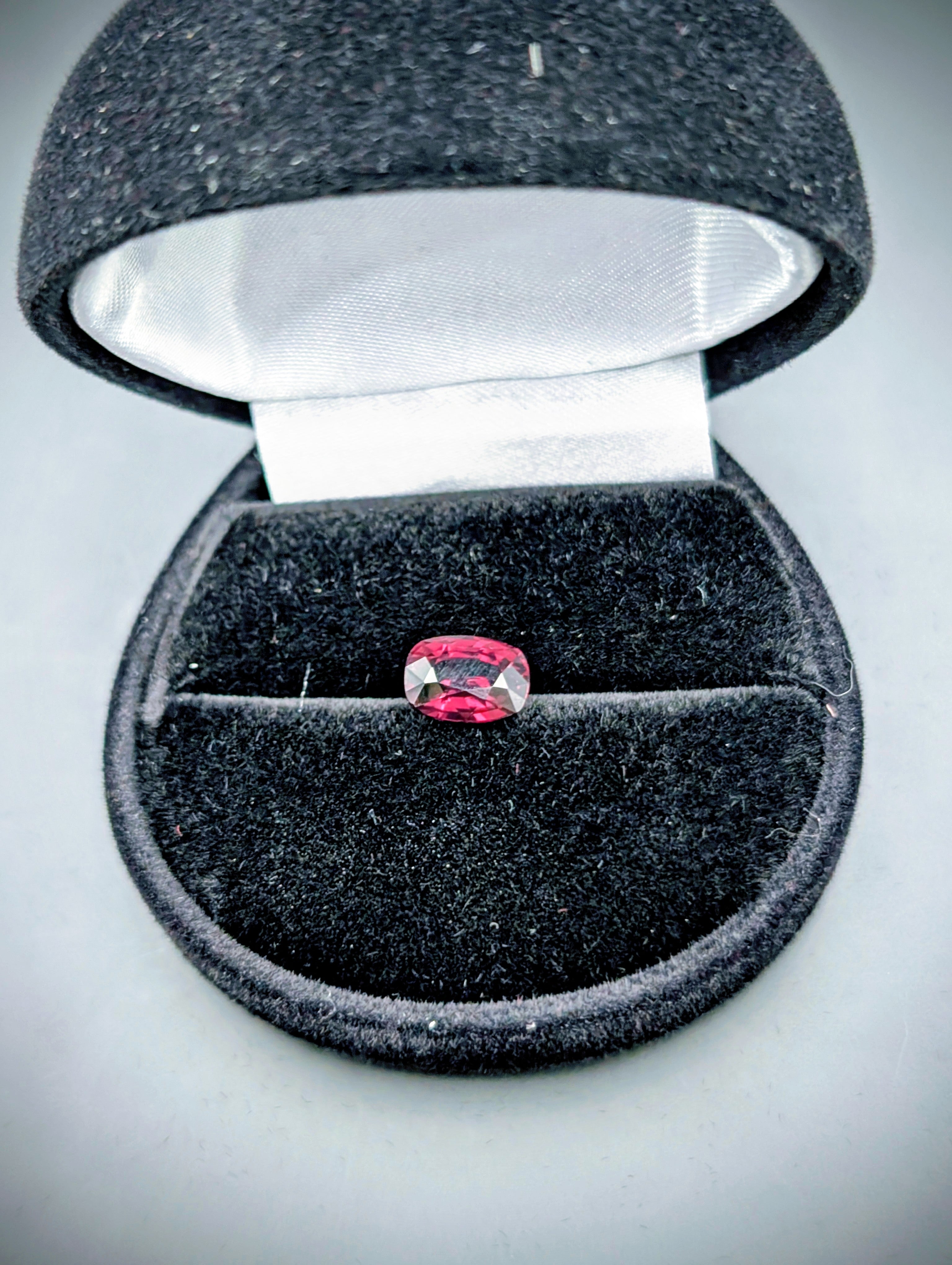 Spinelle Deep Purplish Pink 2.52 ct – Cushion – Certifié ALGT 04382961 – Naturel